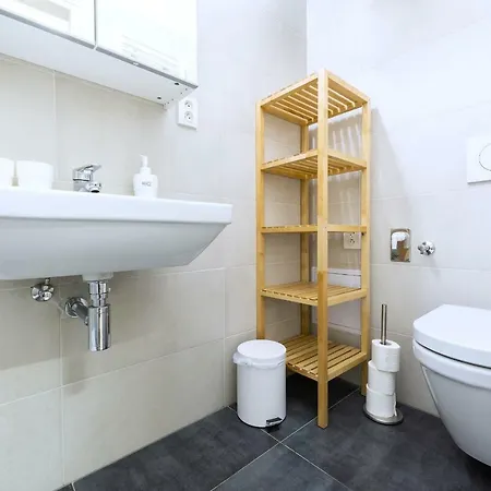 Apartmán 6 *
